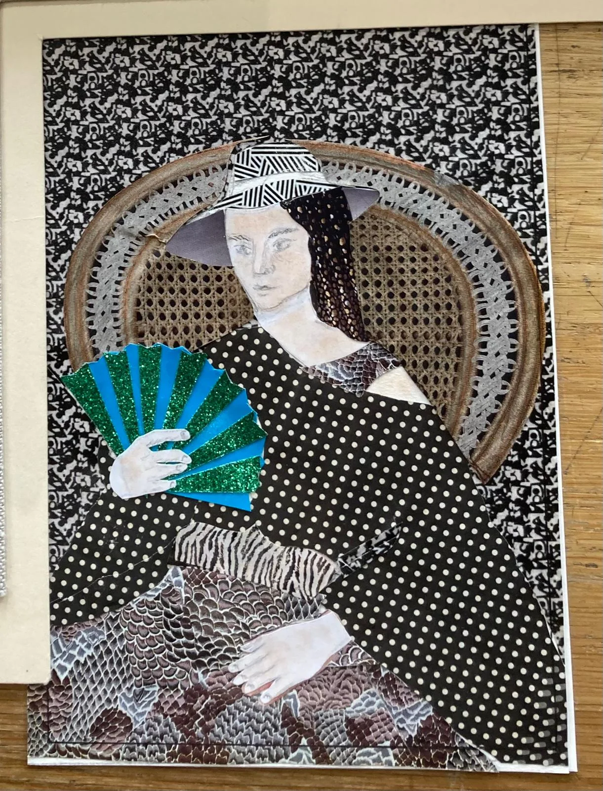 L'œuvre seule, avant encadrement : portrait pop sur papier collé, motifs noir et blanc